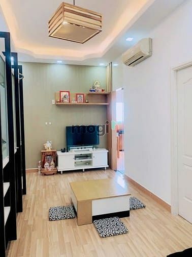 Hình ảnh Chung cư 10A Trần Nhật Duật, Quận 1: 70m2, 2p ngủ, NT, 12tr/th