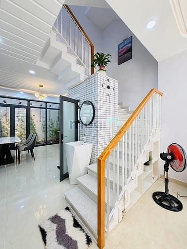 Hình ảnh Bán nhà ngay Võ Văn Tần, Q3. Giá: 3tỷ 290tr, sổ hồng riêng, kinh doanh