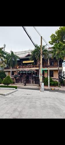 Hình ảnh Biệt thự gỗ lim tìm chủ nhân hữu duyên.