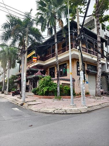 Hình ảnh Biệt thự gỗ lim tìm chủ nhân hữu duyên.