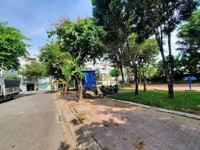 Hình ảnh 💯ĐỐI DIỆN CÔNG VIÊN🍃CỰC ĐẸP MTNB khu Ao Sen- 5x20m 4 tầng SÁT ĐS 32A