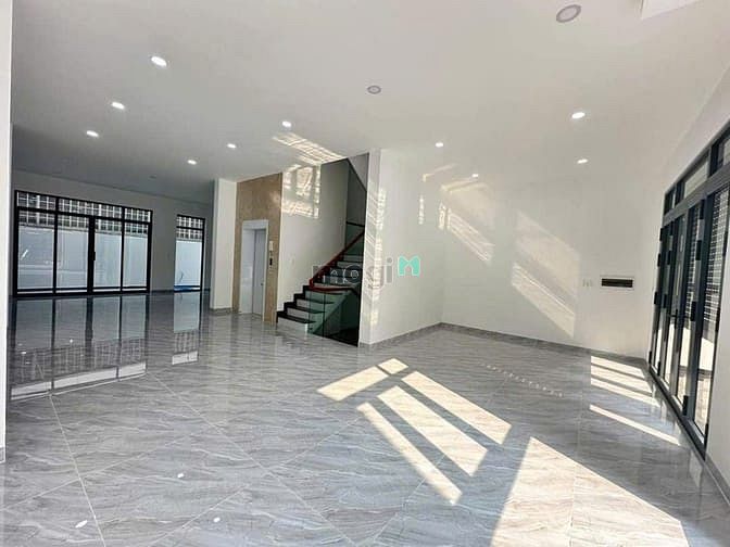 Hình ảnh cho thuê nhà nguyên căn mặt tiền thông thoáng