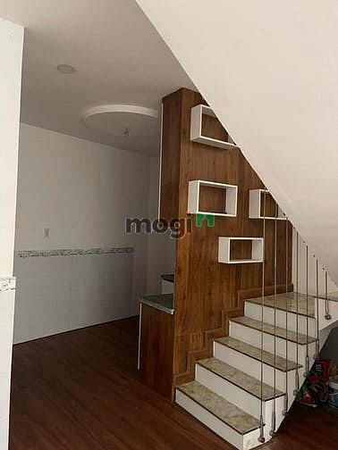 Hình ảnh Bán nhà 2 tầng cách mạng tháng 8 phường 5 Tân bình