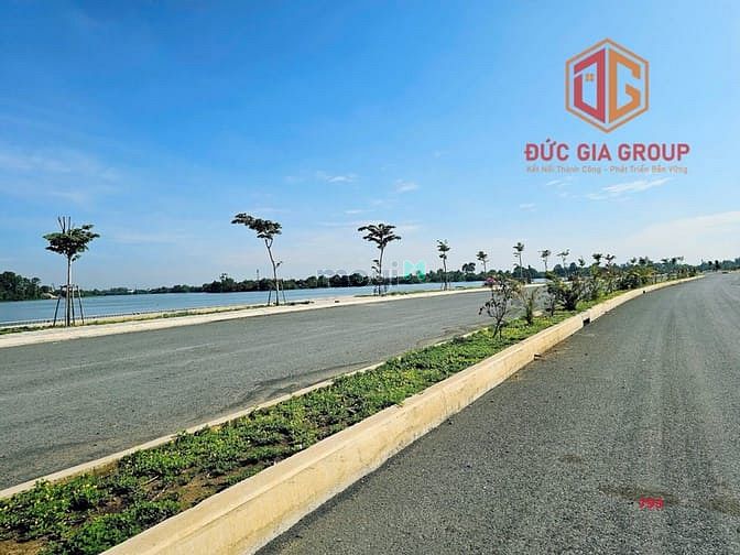 Hình ảnh 280m2 đất mặt tiền bờ kè, sổ hồng thổ cư, 30m mặt tiền, góc 9m5 !