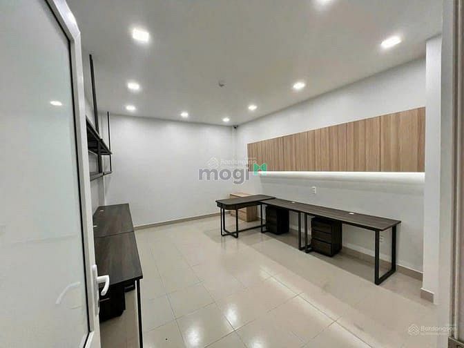 Hình ảnh Cho thuê nhà mặt tiền Quận 10 - có thang máy, PCC