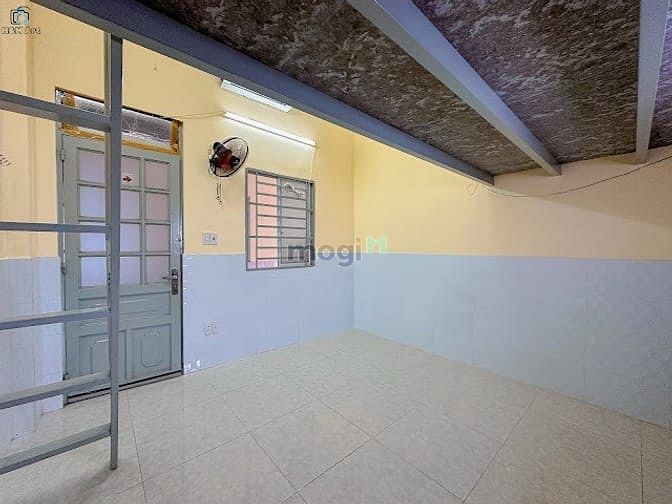Hình ảnh Phòng 26m² Có Gác Cao, Máy Lạnh, Cửa Sổ Thoáng, Sân Bay – Tân Bình