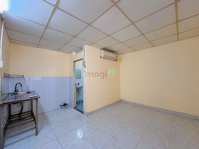 Hình ảnh Phòng Chill Cực Thoáng, Ban Công Và Máy Lạnh, Gần Cộng Hòa – Tân Bình