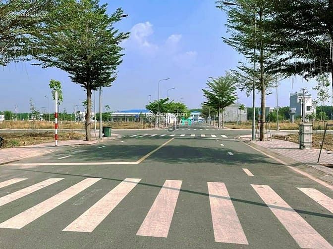 Hình ảnh Bán đất mt DT746 sát VISIP 3 với 75m2 chỉ với 2 tỷ890