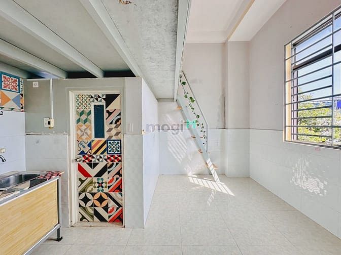 Hình ảnh Phòng Trọ Gác Cao 25m² Có Thang Máy, Cửa Sổ Thoáng Tân Bình - Cộng Hòa