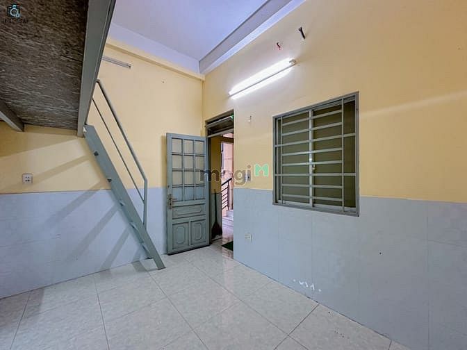 Hình ảnh Phòng Trọ Gác Cao 25m² Có Thang Máy, Cửa Sổ Thoáng Tân Bình - Ngô Bệ