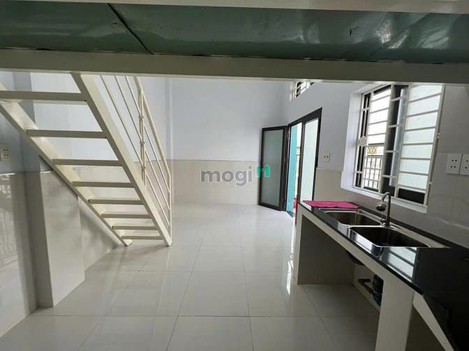 Hình ảnh Còn vài phòng mới - Gác cao - Ngay chợ Lê Văn Quới - Có thang máy