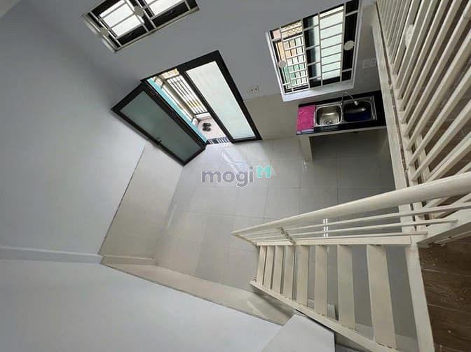 Hình ảnh Còn vài phòng mới - Gác cao - Ngay chợ Lê Văn Quới - Có thang máy