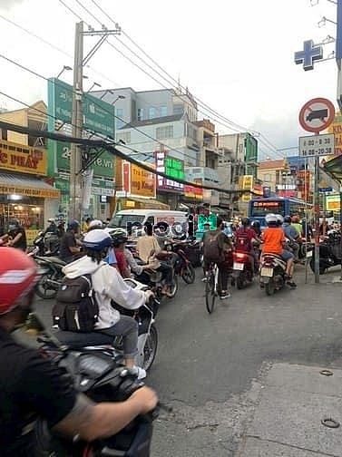 Hình ảnh Bán đất mặt tiền Lê Văn Việt, nở hậu đẹp, xây hầm 7 tầng, vị trí đẹp