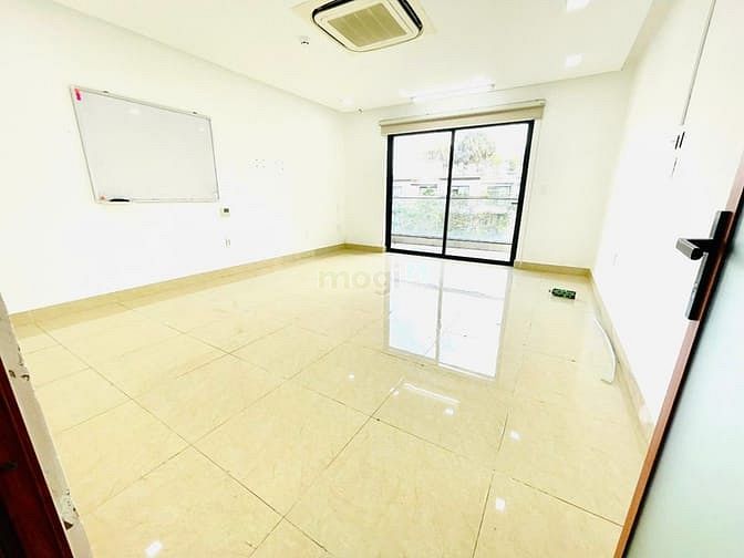 Hình ảnh Cho thuê góc 2 mặt tiền 01 đường số 5 Hà Đô Centrosa - có thang máy !