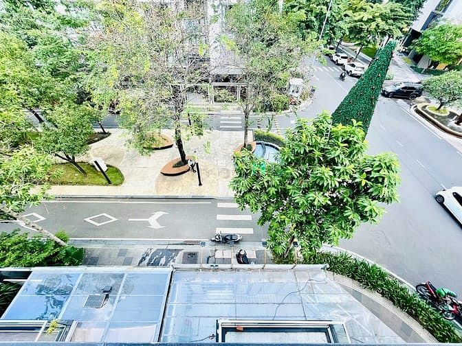 Hình ảnh Cho thuê góc 2 mặt tiền 01 đường số 5 Hà Đô Centrosa - có thang máy !