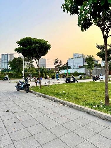 Hình ảnh Cần bán lô đất đường 12m ngay khu công viẻn lê hữu kiều
