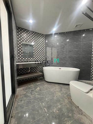 Hình ảnh Nhà 5 Tầng Trung Tâm Hoài Đức – 37m² – Gần Chợ, Trường, UBND – Ở Ngay