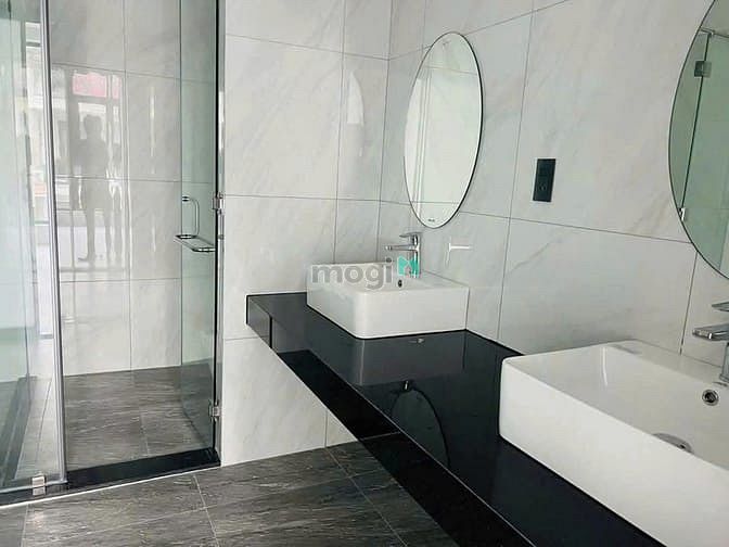 Hình ảnh CHO THUÊ BIỆT THỰ CAO CẤP, Có Thang Máy – Trung Tâm Quận 3