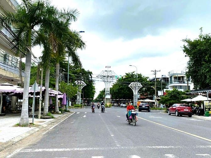 Hình ảnh Bán lô đất đẹp KĐT Đông Tăng Long, 358m2 vuông vức, sổ riêng thổ cư, g