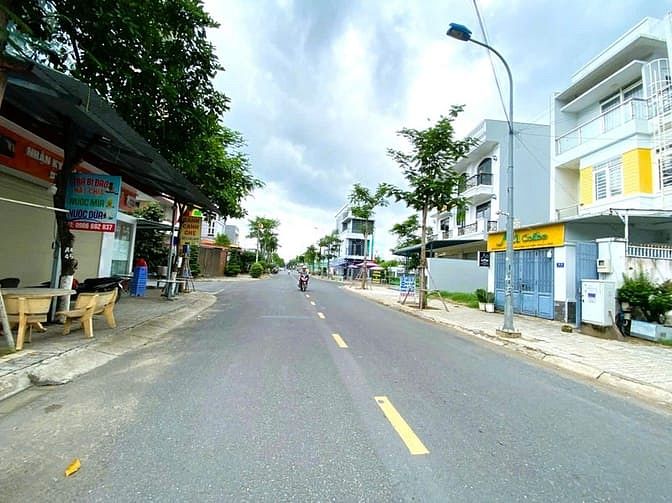 Hình ảnh Bán lô đất đẹp KĐT Đông Tăng Long, 358m2 vuông vức, sổ riêng thổ cư, g