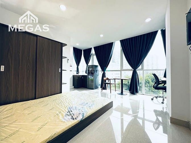 Hình ảnh Studio View Kính_Cửa Sổ Nội Thất Đầy Đủ Ngay Trường Chinh