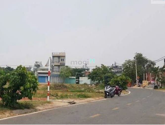 Hình ảnh Bán đất lô góc 2 mặt tiền – 250M² – sổ riêng – trung tâm bến lức