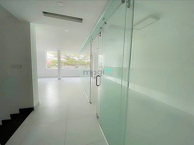 Hình ảnh DUY NHẤT BIỆT THỰ BÁN HẦM CÓ THANG MÁY, PCCC - Hơn 350m2 Tại Bạch Mã