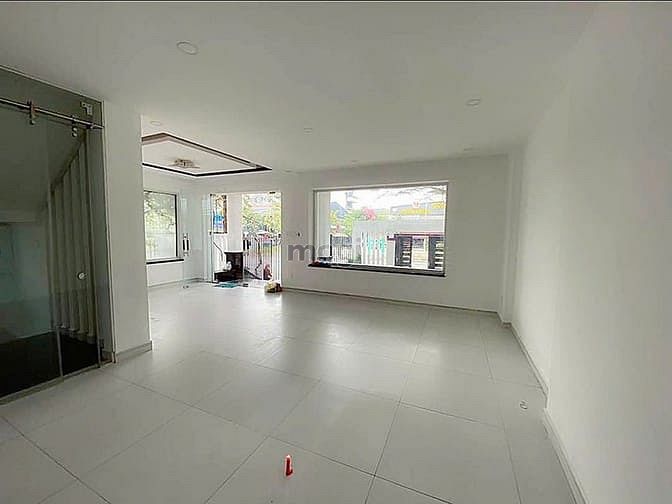 Hình ảnh DUY NHẤT BIỆT THỰ BÁN HẦM CÓ THANG MÁY, PCCC - Hơn 350m2 Tại Bạch Mã