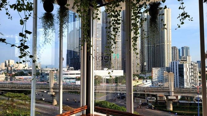 Hình ảnh Sang quán cà phê sân thượng view trực diện Landmark 81