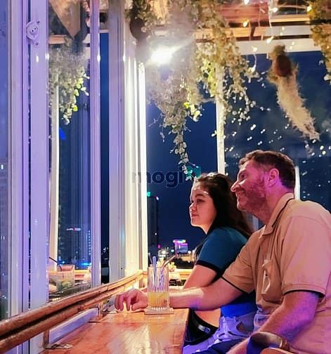 Hình ảnh Sang quán cà phê sân thượng view trực diện Landmark 81