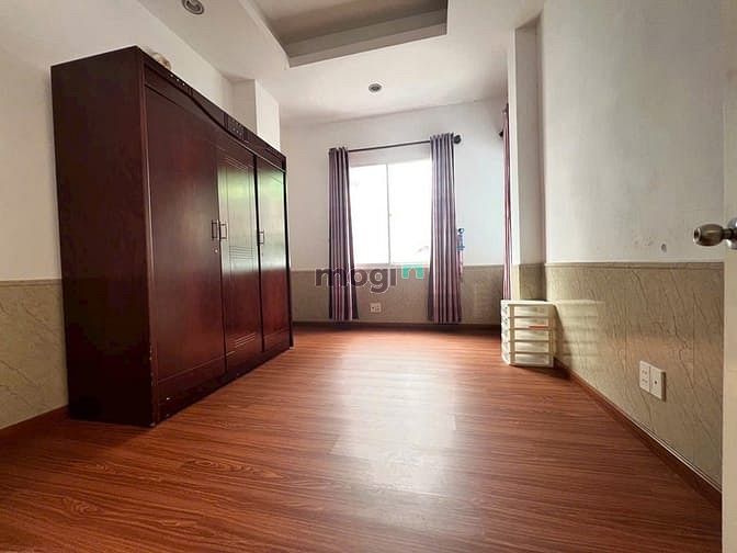 Hình ảnh Chung cư 10A Trần Nhật Duật,Tân Định,Q1: 70m2, 2p ngủ, NT, 12tr/th