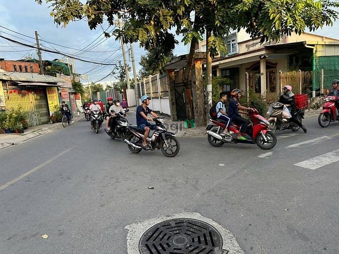 Hình ảnh Mặt tiền nhực Hóc Môn -Đất F0 Sổ hồng riêng-giá siêu tốt