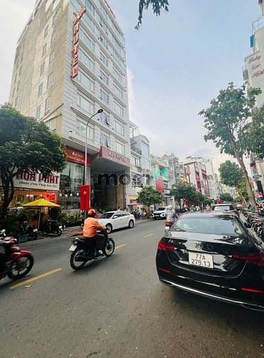 Hình ảnh SHOP thời trang số 98 Nguyễn Trãi, , Q1. Dt: 4,2x20M, Kc: trệt 2 lầu