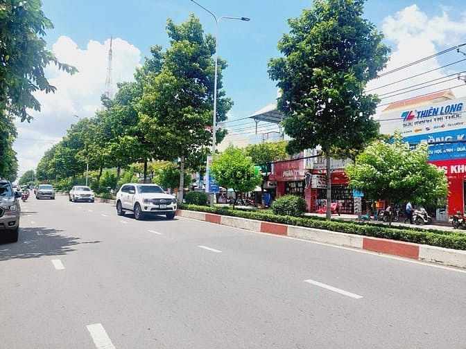 Hình ảnh Tòa nhà 1 trệt 3 lầu hơn 600m2 sàn mặt tiền đường Đồng Khởi, Tân Hiệp