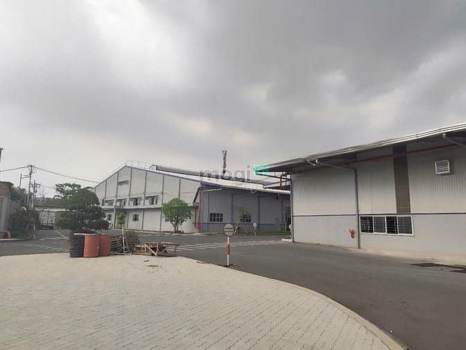 Hình ảnh Cho thuê kho 3200m2 mới 100% mặt tiền đường QL1A, P. Tân Tạo, Bình Tân