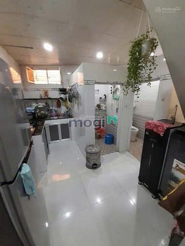 Hình ảnh Cho thuê nhà Nguyên căn mặt tiền đường Phong phú, Phường 11, Quận 8