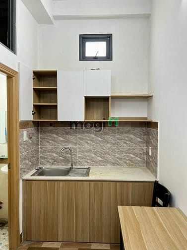 Hình ảnh CHDV Hoàng Hoa Thám, 4 x 13m, 5 Tầng, HĐT 24tr/th Giá BỚT NHIỀU