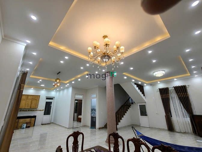 Hình ảnh Cho thuê villa sân vườn 5 phòng toạ lạc rừng thông phường 8 đà lạt