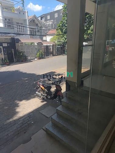 Hình ảnh Mặt bằng cho thuê có vỉa hè lớn, hầm xe