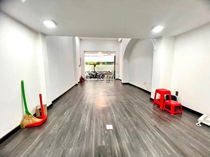 Hình ảnh Tiêm Nail, Spa HXH số 8 Lê Thánh Tôn, Q1. Dt: 4x20M, Kc: 5 tầng TM+PCC