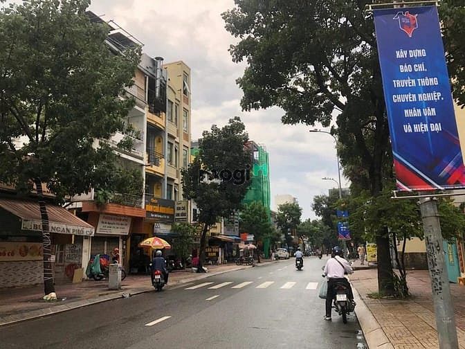 Hình ảnh Bán khách sạn trung tâm Q3 – ngang 9m, dòng tiền 50tr/tháng – 27 Tỷ
