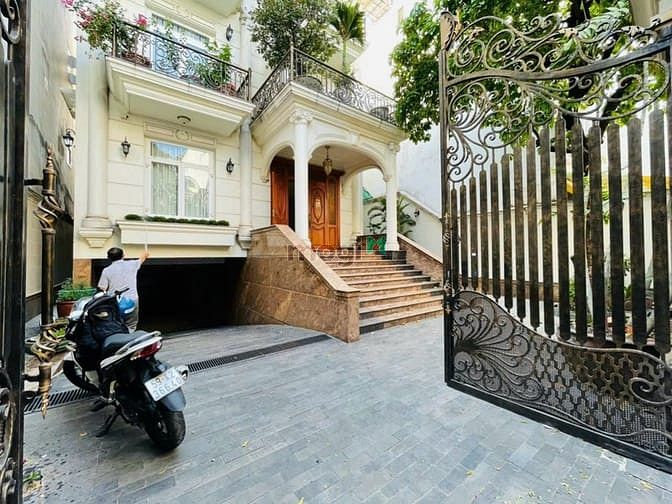 Hình ảnh Biệt thự 4 Tầng có Hầm xe , không gian mở