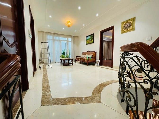 Hình ảnh Biệt thự 4 Tầng có Hầm xe , không gian mở