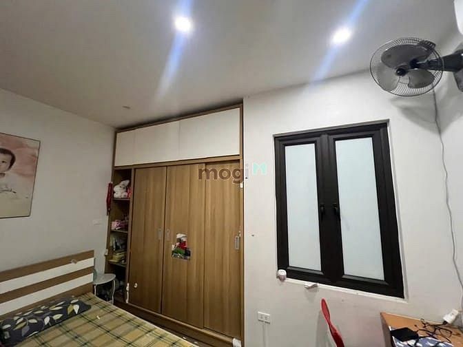 Hình ảnh Bán nhà đẹp ngõ phố Nguyễn Văn Cừ  40 m2 x4 tầng full nội thất .9,5 tỷ