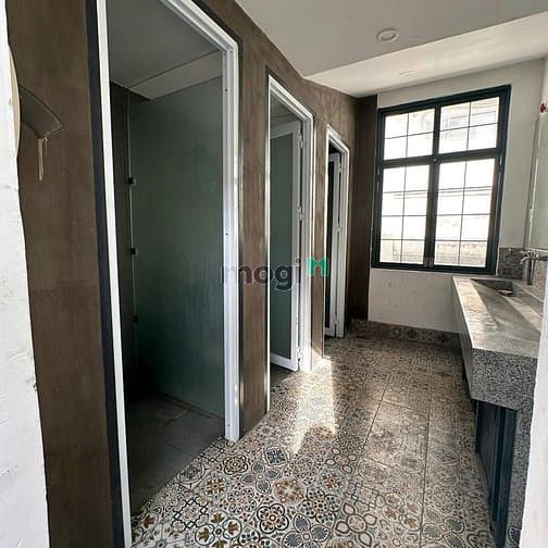 Hình ảnh Cho thuê dãy nhà chung cư 62 Trần Hưng Đạo, Quận 1