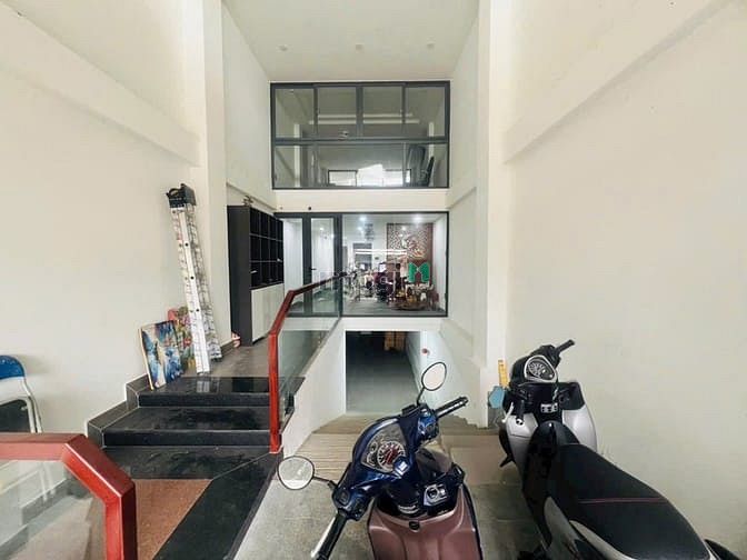 Hình ảnh Trúng tâm Tân Bình 5 tầng có tầng hầm, có thang máy, 80m2 chỉ 11.8 tỷ