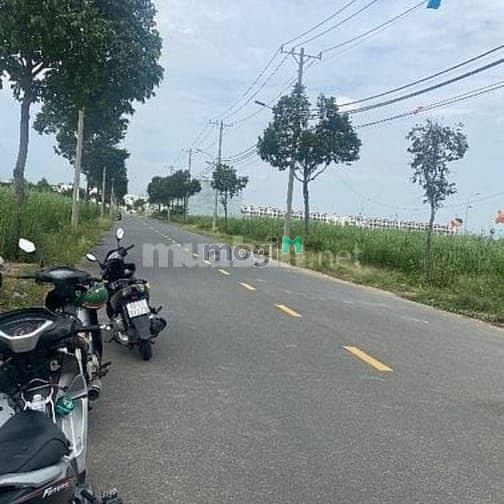 Hình ảnh Bán đất thổ cư  Long Hậu, giáp Nhà è