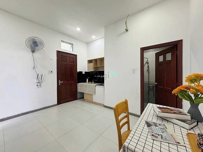 Hình ảnh Căn Hộ 1PN Tách Bếp 35m2 Mặt Tiền Âu Cơ Full Nội Thất