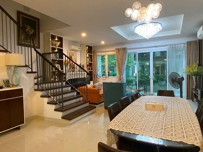 Hình ảnh Bán nhà phân lô Trần Quốc Hoàn, oto, vỉa hè, DT 61m2, giá 19,2 tỷ