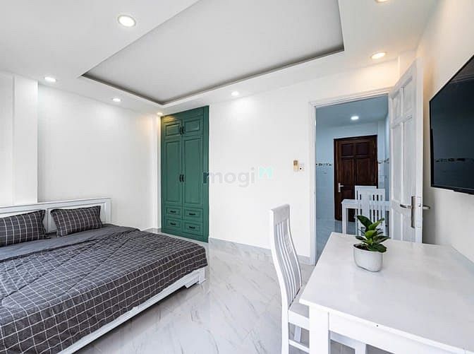 Hình ảnh Balcony 1PN có Máy Giặt Riêng đối diện CV Lê Văn Tám